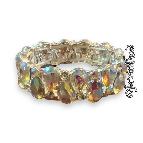 Aurora Borealis Stretch AB Bracelet - Picture 8 of 9